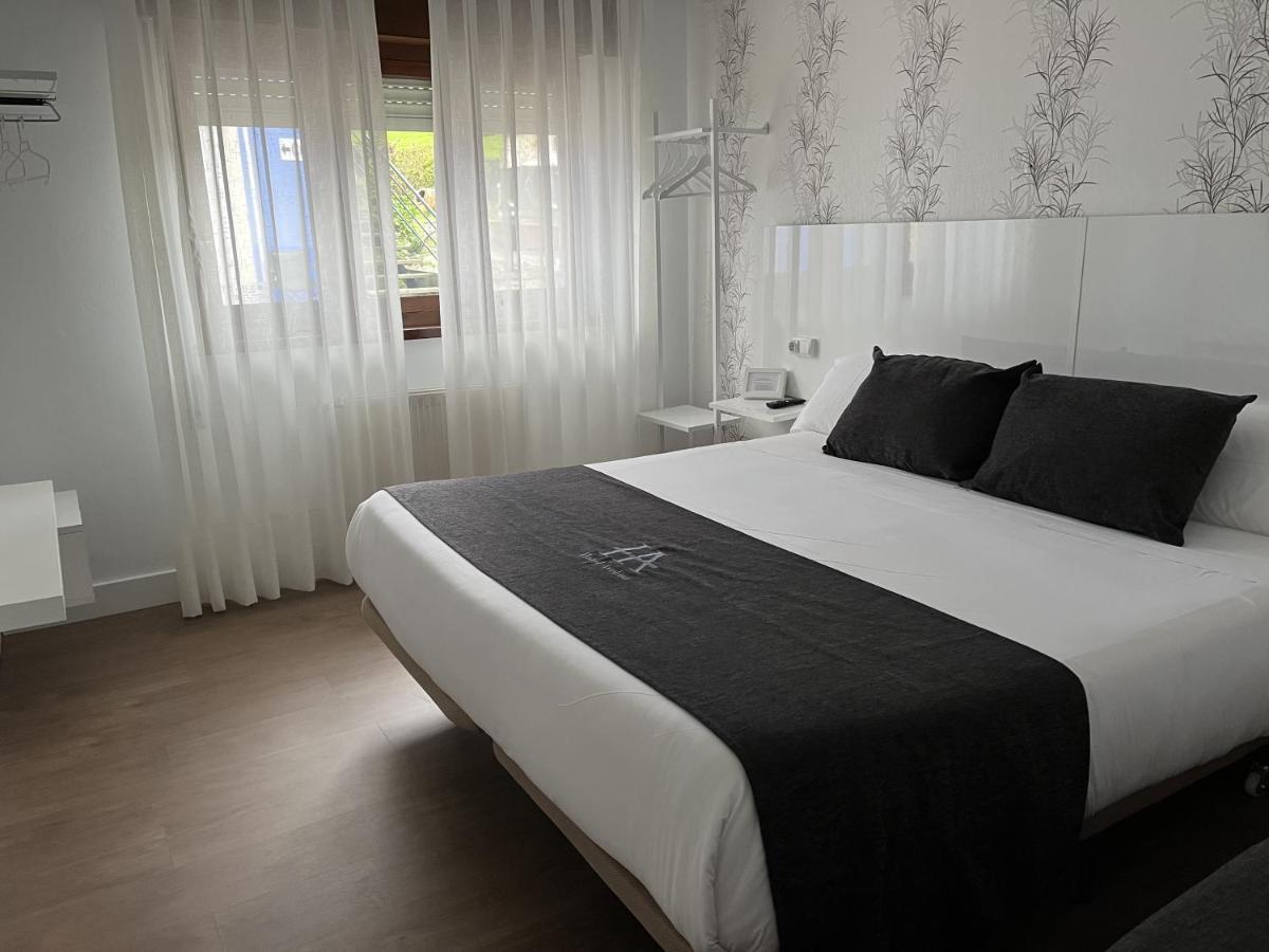 Hotel Avelina Onís Esterno foto