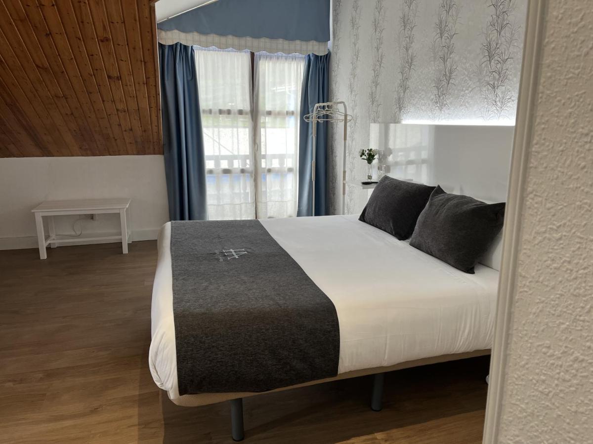 Hotel Avelina Onís Esterno foto